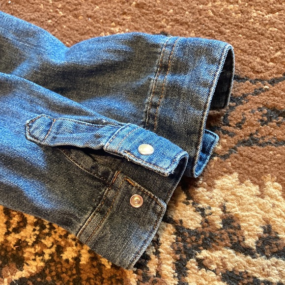 Wrangler pearl snap long sleeve jean onesie. 24 months - Picture 6 of 6